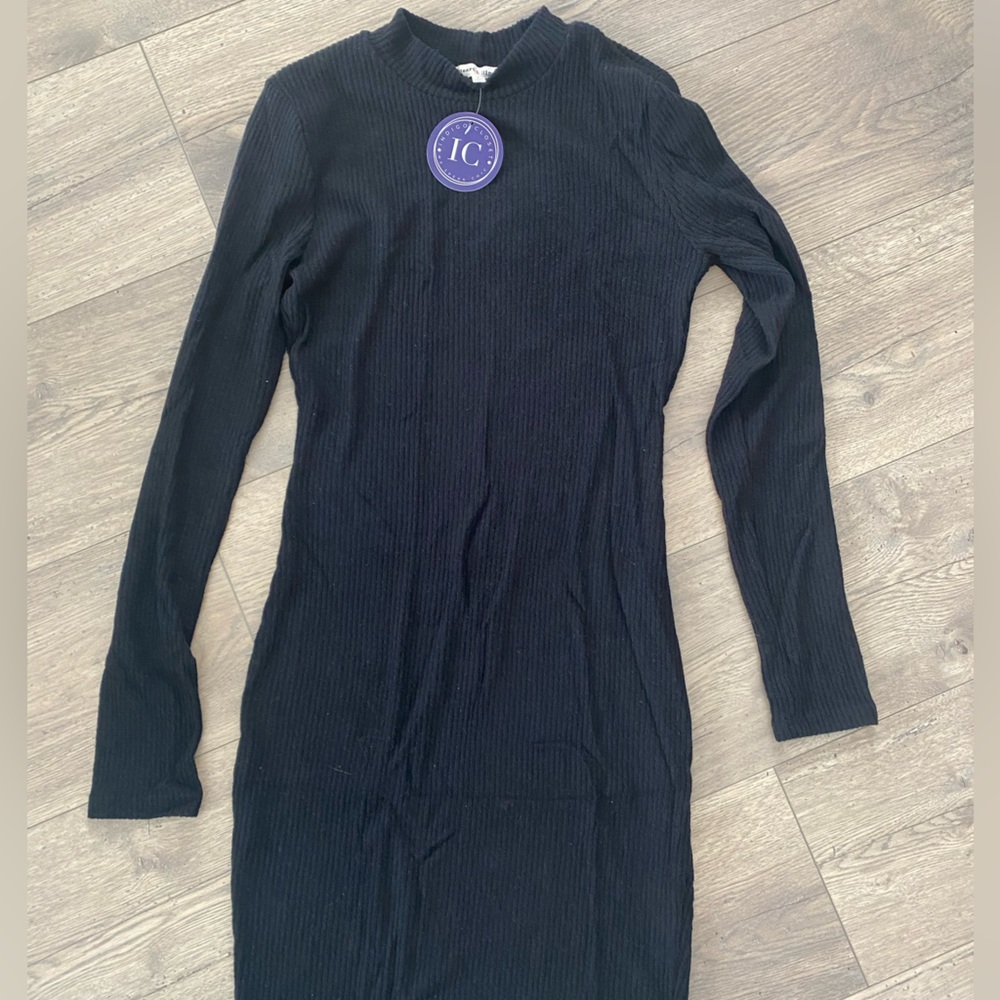 Heart & Hips - Black lightweight sweater dress. Size small